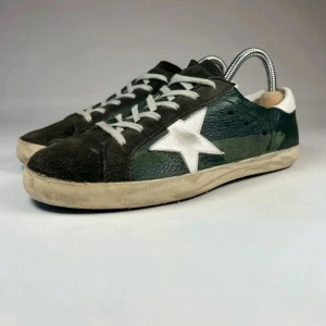 Golden goose skor - Säljer dessa golden goose skor. Skick: 7,5/10, storlek: 39 passar 40. Pris: 1700. 