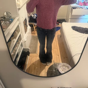 Rosa stickad tröja  - Säljer en jätte fin och söt tröja från Vero Moda i storlekt S. Tröjan stickas inte alls och passar jätte bra till vardags, skriv via funderingar💕