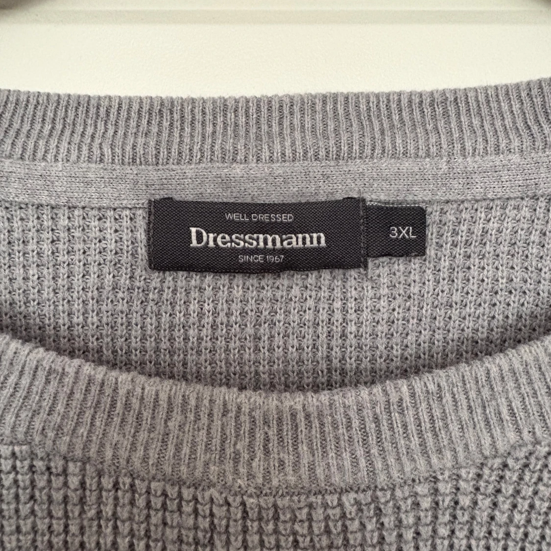 Grå stickad tröja - 2