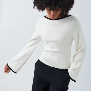 SÖKER  - Söker dessa tröjor från Gina tricot med vida ärmar och kontrasterna i svart och vit. Hör av dig om du har någon🙏🙏❤️ storlek s eller m!