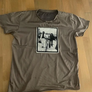 Limitato T-shirt - En snygg limitato T-shirt