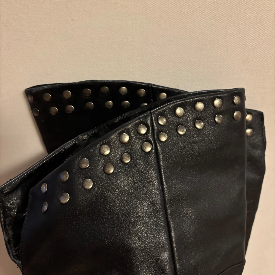 Stövlar med nitar - 2