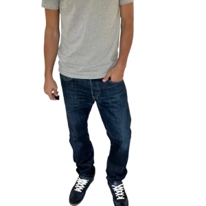 Replay Anbass Jeans - Snygga mörkblå jeans från Replay i klassisk femficksmodell. Storlek 29/32. Skriv vid frågor, priset är ej hugget i sten!