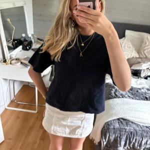 Stickad tröja - Mörkblå stickad tröja från ginas premium kollektion. Jättefin💙