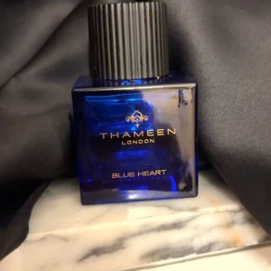 Thameen blue heart - Säljer nu min parfym från thameen. Se bild för mängd men ca hälften kvar. Box finns