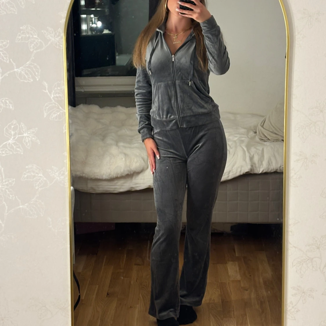 Mörkgrå velour set Gina Tricot