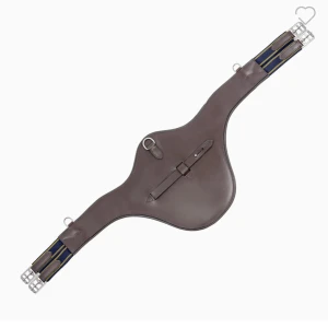 Brunt magplatta 110cm - Säljer en brun magplatta i läder, elastiska blå detaljer med gula ränder vid spännena. Utrustad med D-ringar och rem för extra tillbehör. Perfekt för dig som rider och vill ha både komfort och stil. Strl 110cm. Helt oanvänd. Nypris - 599kr