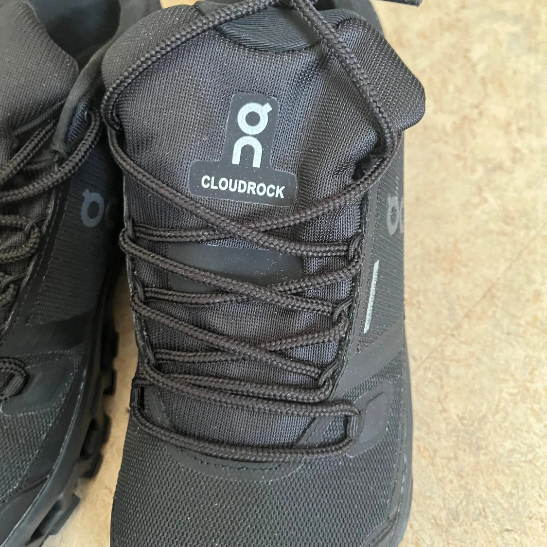 Svarta On Cloudrock Waterproof sneakers - 4