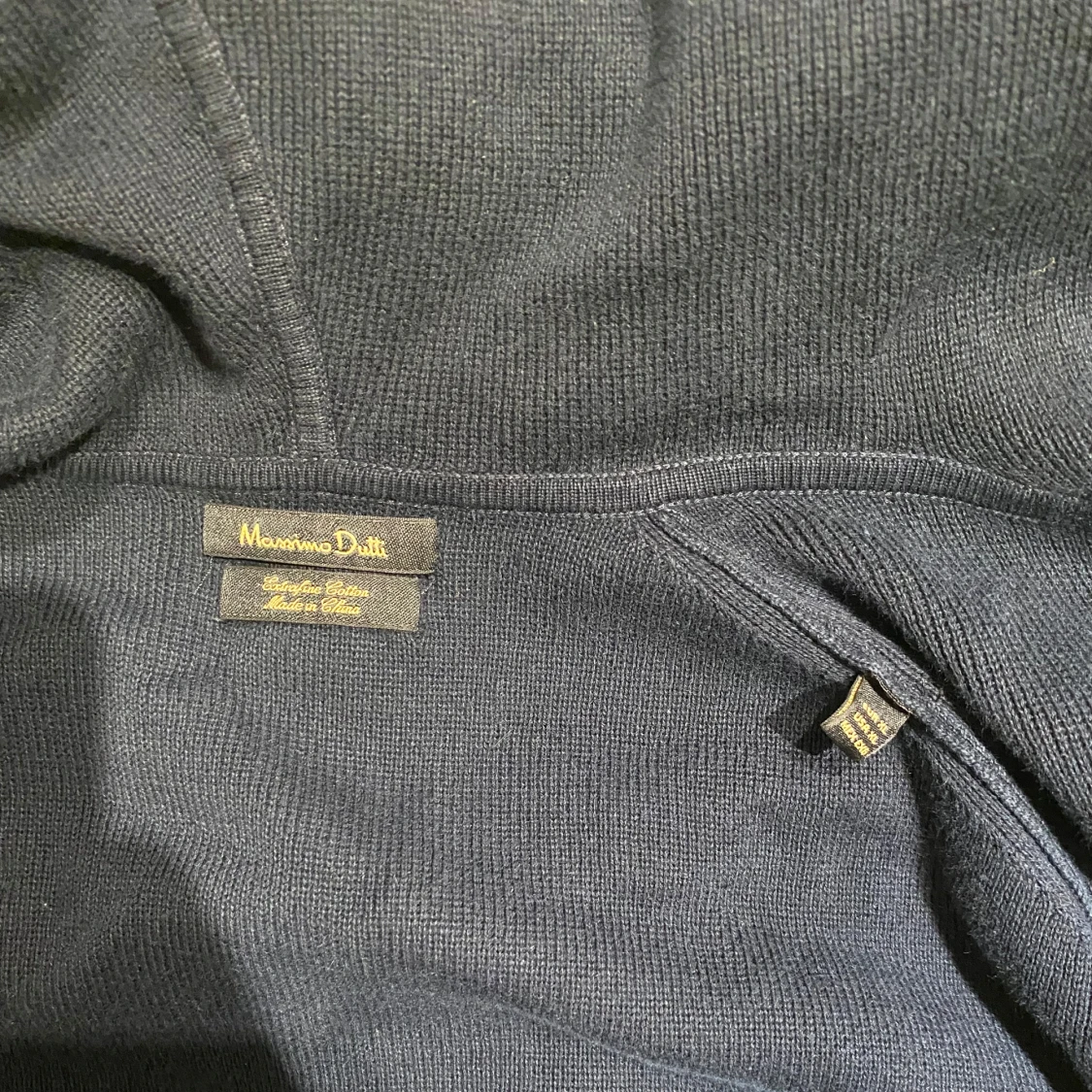 Marinblå hoodie från Massimo Dutti stickad - 1