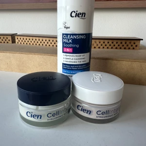 Cien Cleansing Milk & CellIntense kit - Säljer ett kit med Cien Cleansing Milk Soothing 3-in-1, samt CellIntense Hyaluronic Acid dag- och nattkräm. Rengöringsmjölken är i vit plastflaska, krämerna i glasburkar med vita och mörkblå lock. Perfekt för dig som vill ha återfuktande hudvård i din rutin.