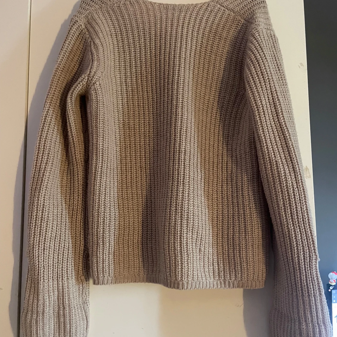 Beige stickad tröja från Gina Tricot - 1