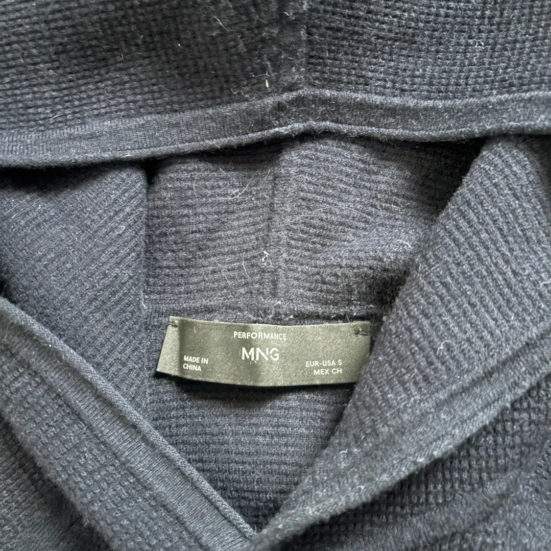 Mörkblå stickad hoodie från MNG - 1