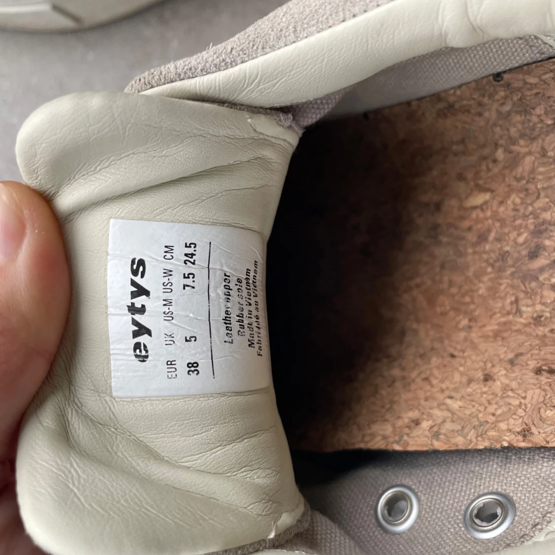 Beige sneakers från Eytys i mocka - 4