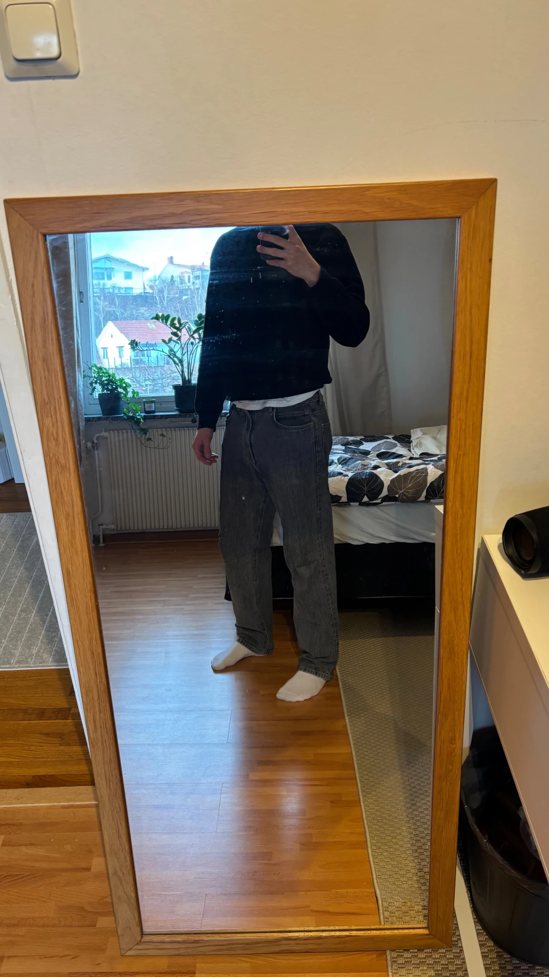 mörkgrå jeans från Bull&Bear Straight fit  - 1