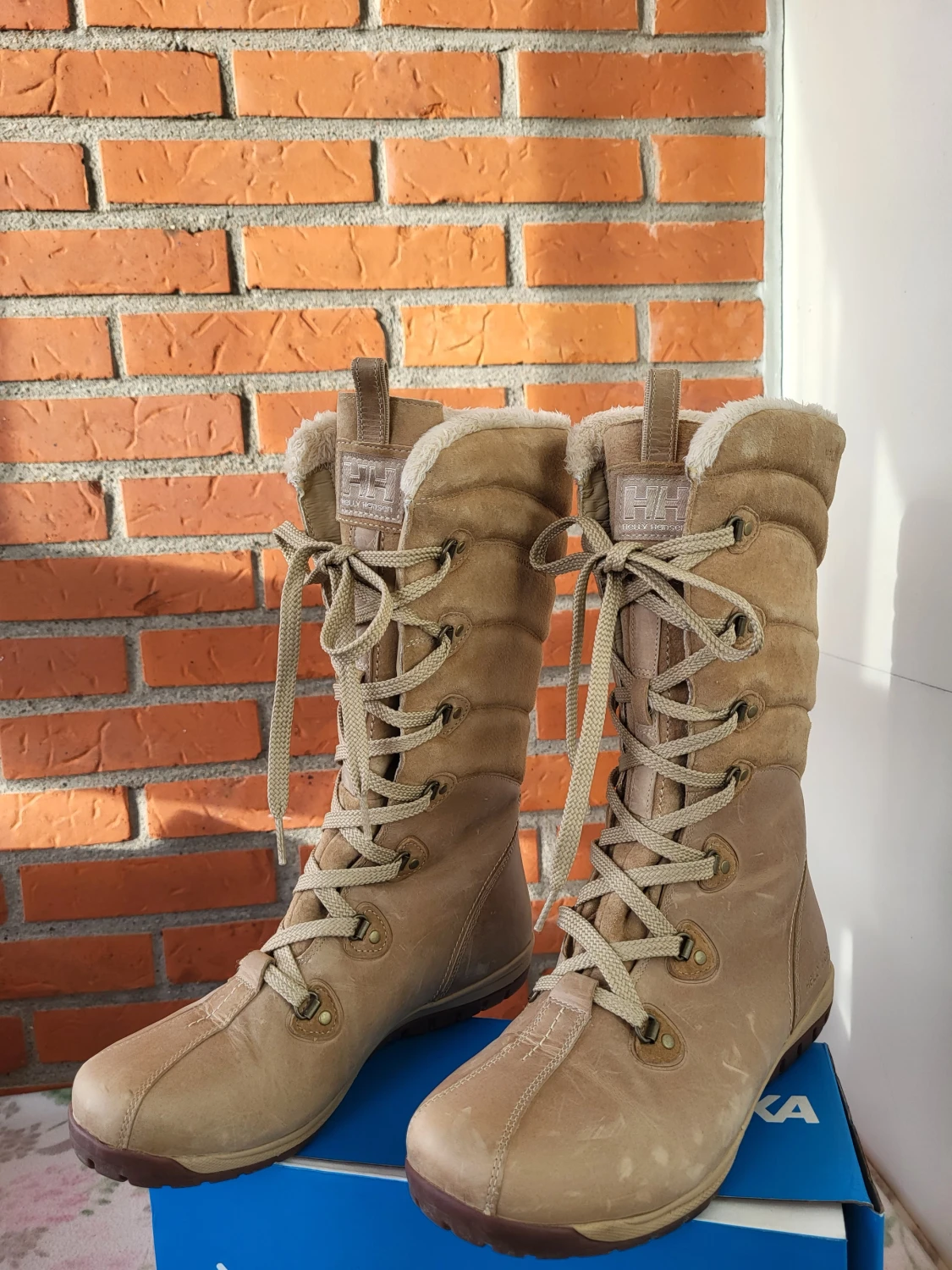 Beige Helly Hansen vinterstövlar - 1