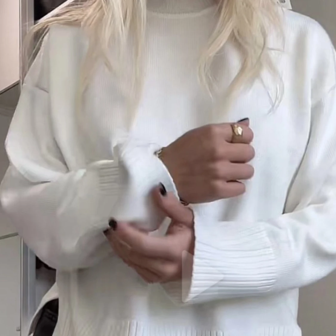 Superfin vit stickad tröja!