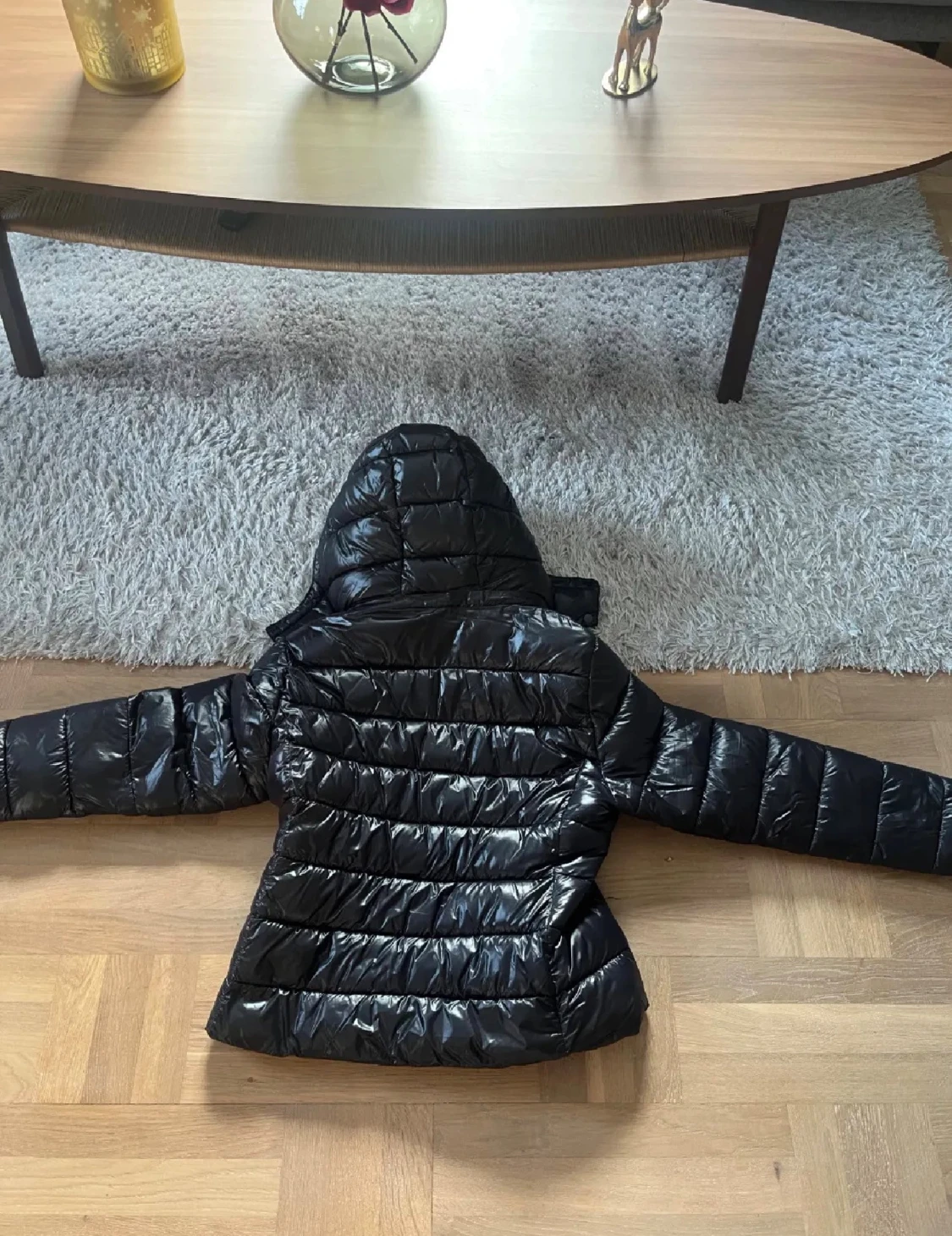 Svart pufferjacka med huva - 2