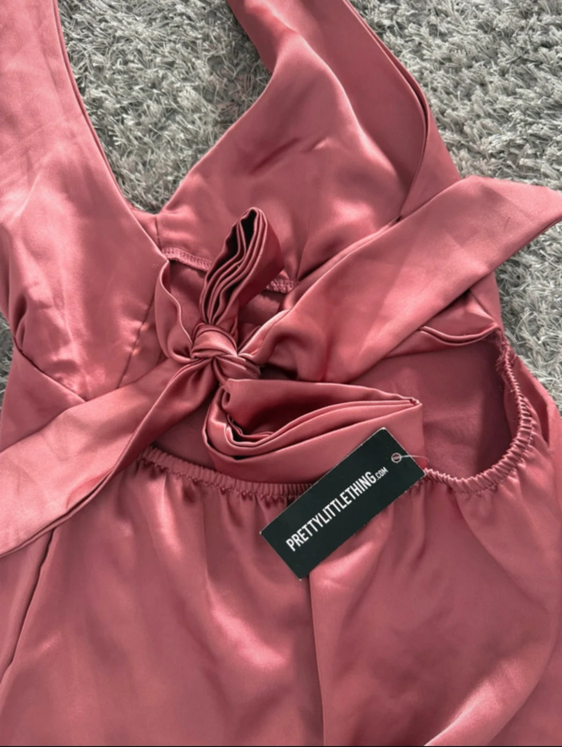 Rosa halterneck klänning PrettyLittleThing - 2