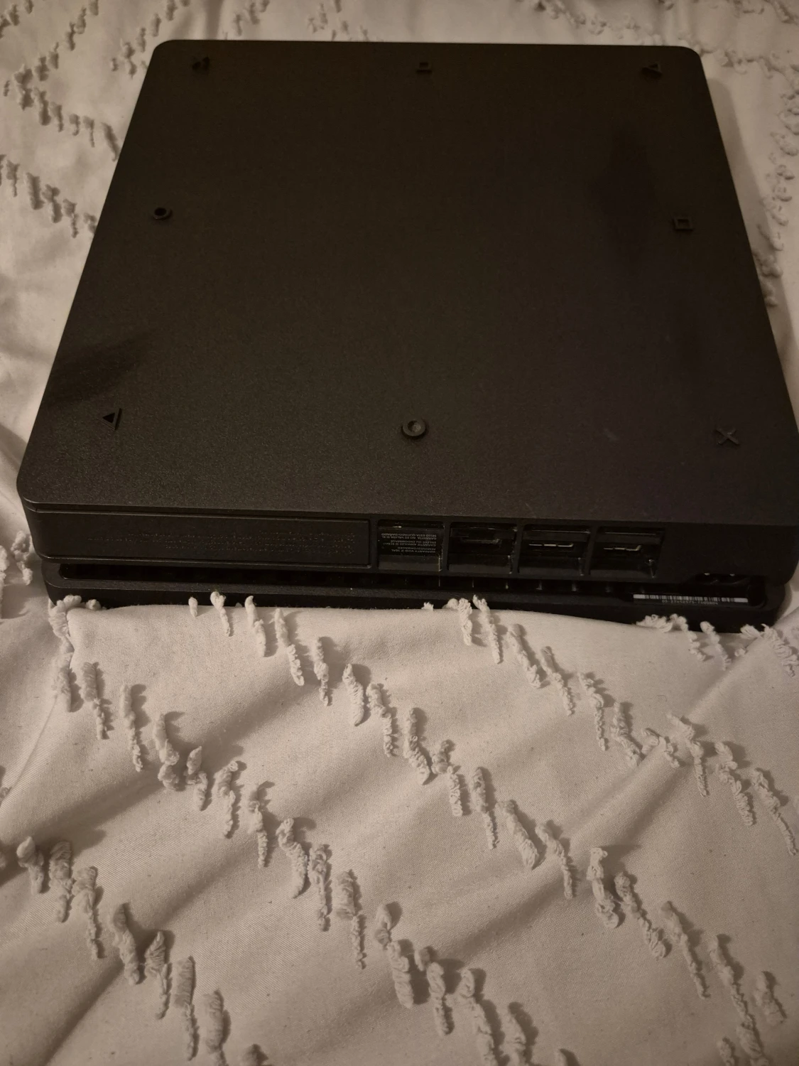 PlayStation 4 Slim - 2