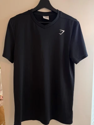Gymshark - tshirt - Gymshark - T-shirt  Strl M Använt, cond 9/10 Nypris 299:-  Mitt pris 100:-