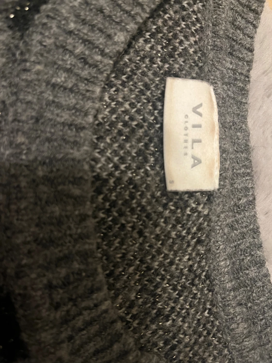 Grå leopardmönstrad stickad tröja VILA