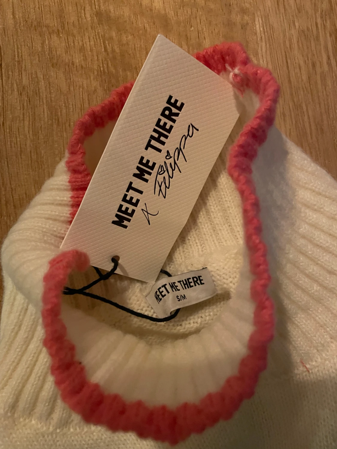 Vit polotröja med rosa kant Meet Me There - 3