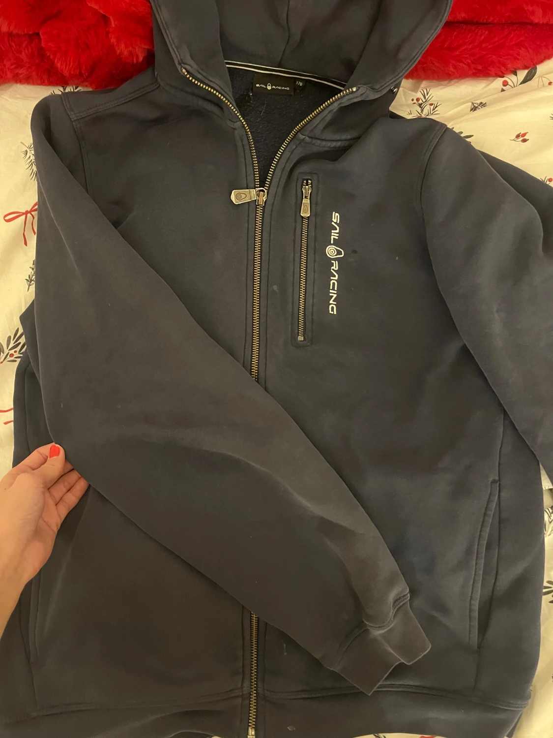 Mörkblå hoodie från Sail Racing