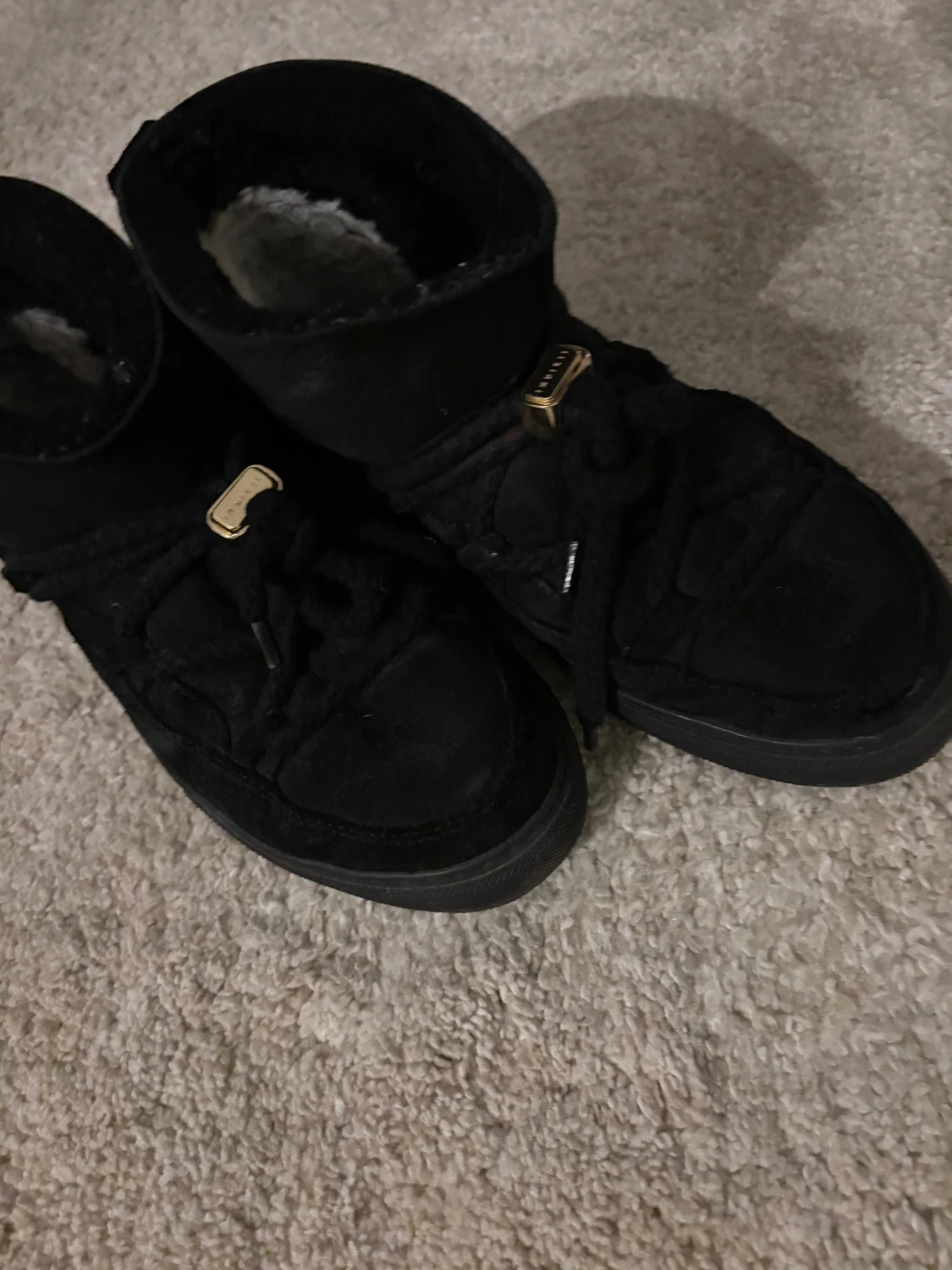 Svarta vinterskor  från INUIKII