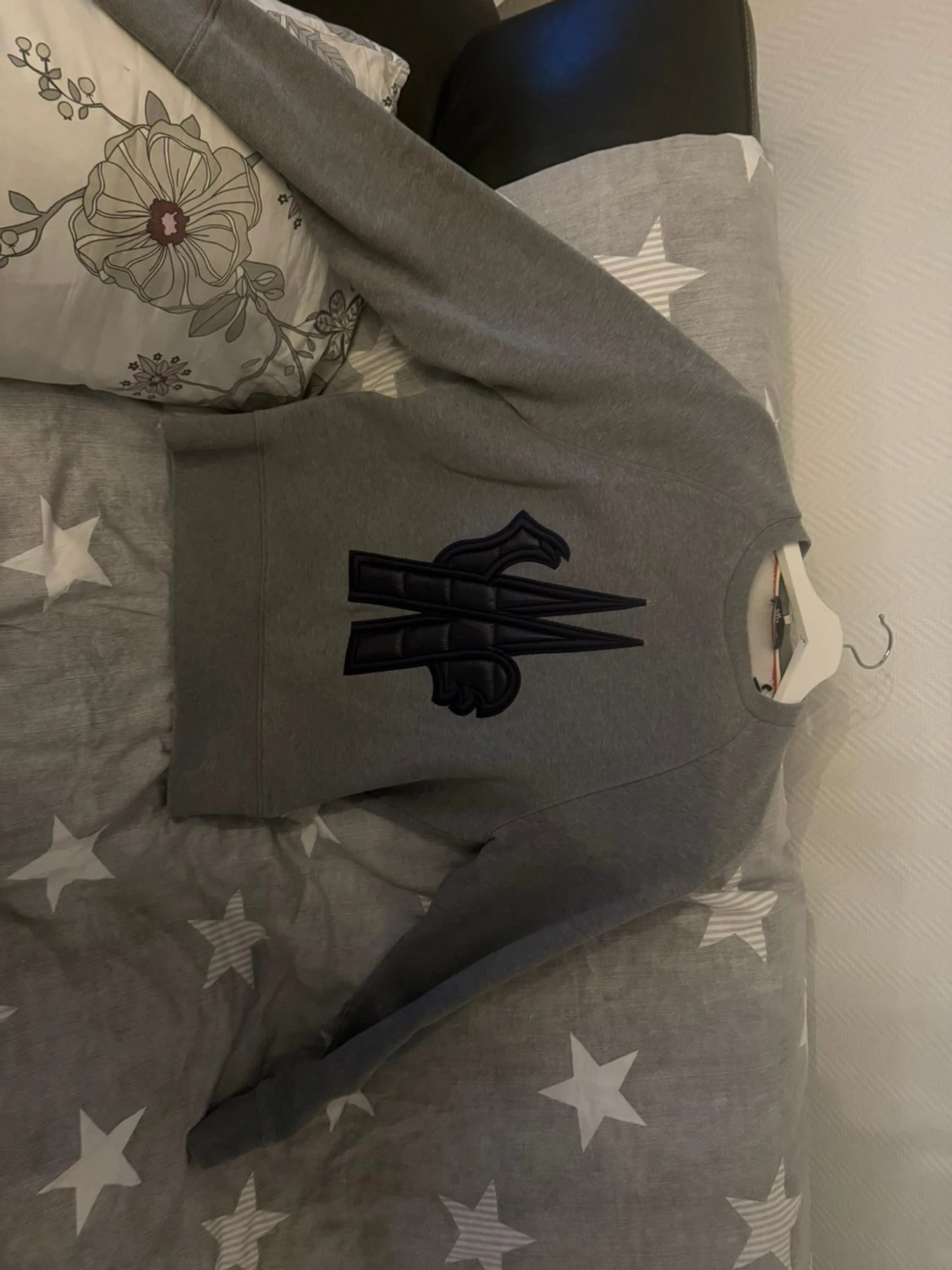 Grå Moncler sweatshirt med broderad logga - 2