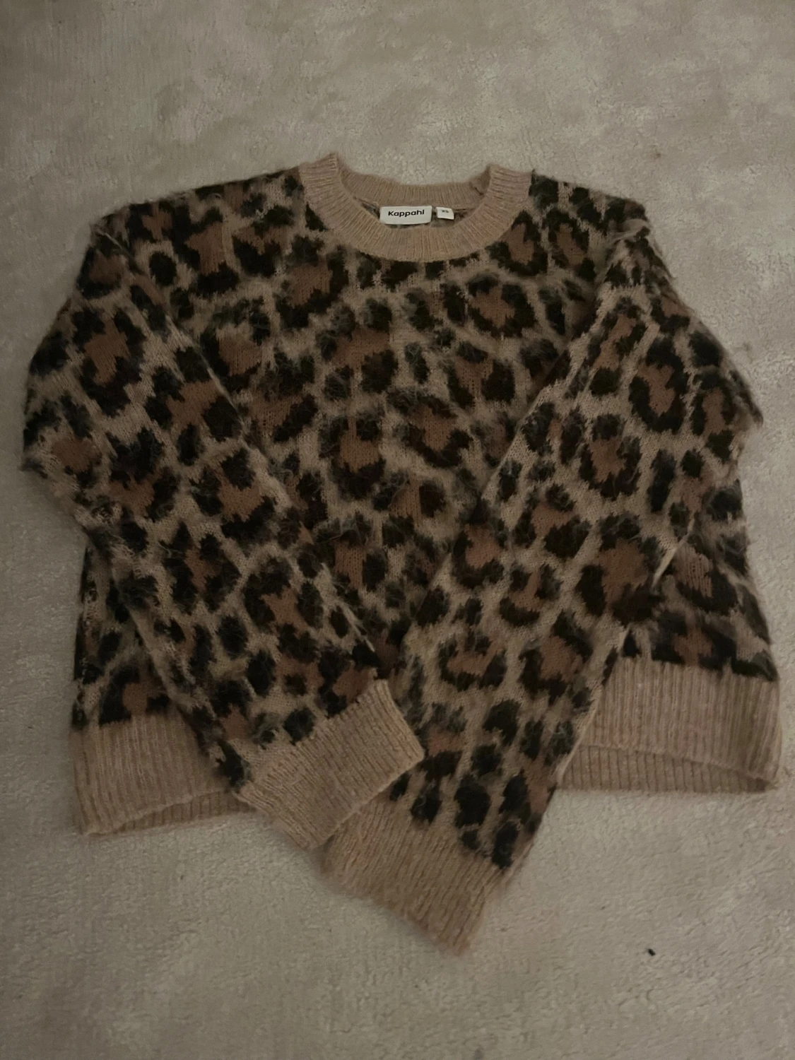 Leopardmönstrad stickad tröja Kappahl XS