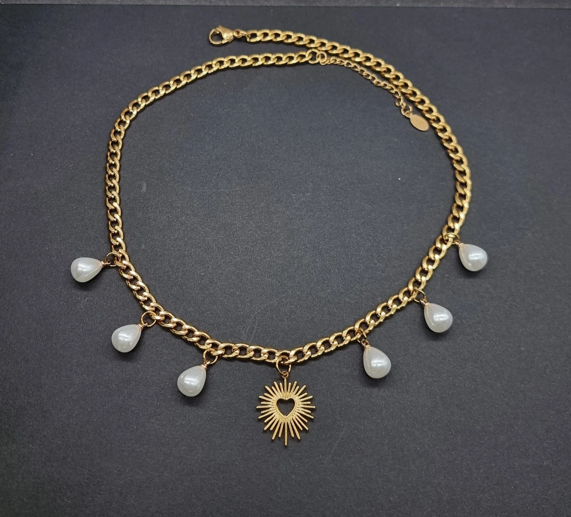 Stilfullt halsband med hjärta