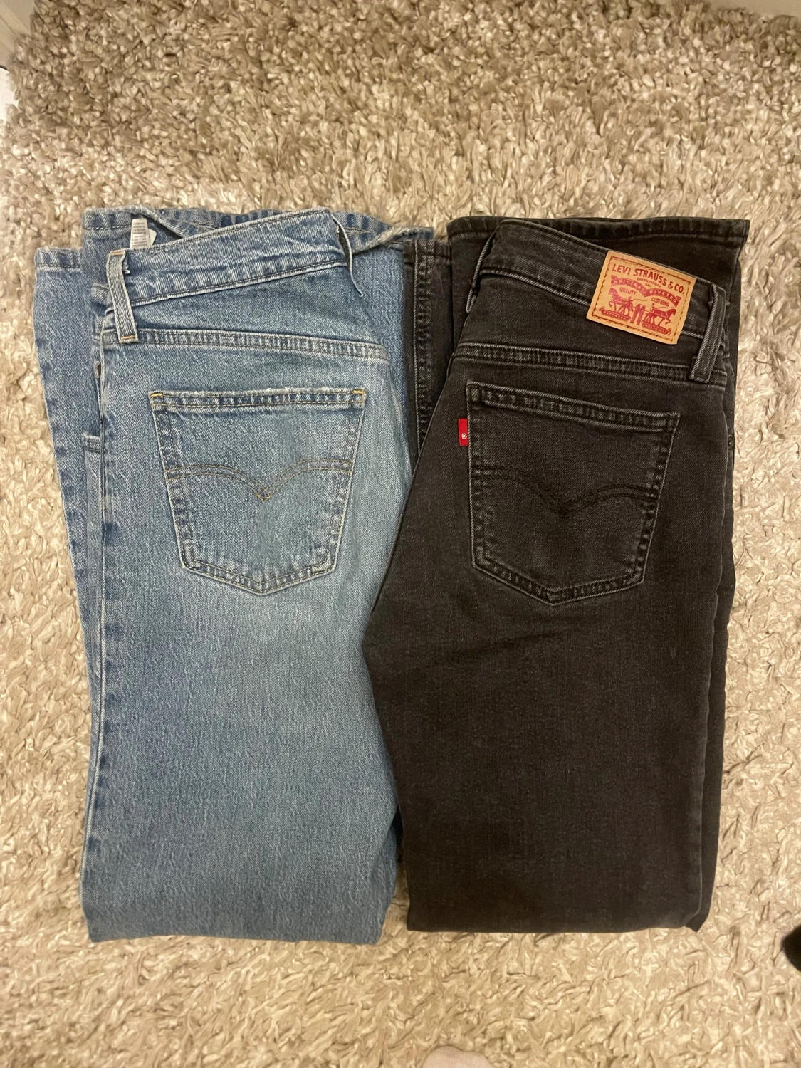 Levi's jeans blå och svarta