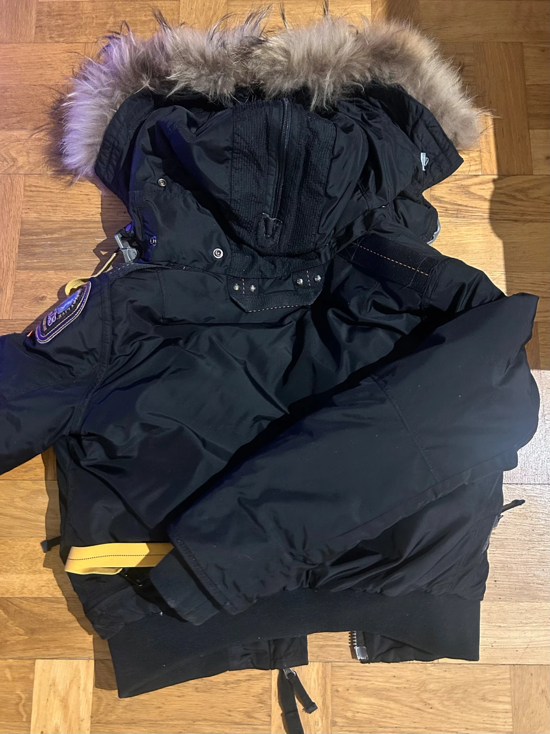 Svart Parajumpers pufferjacka med päls - 5