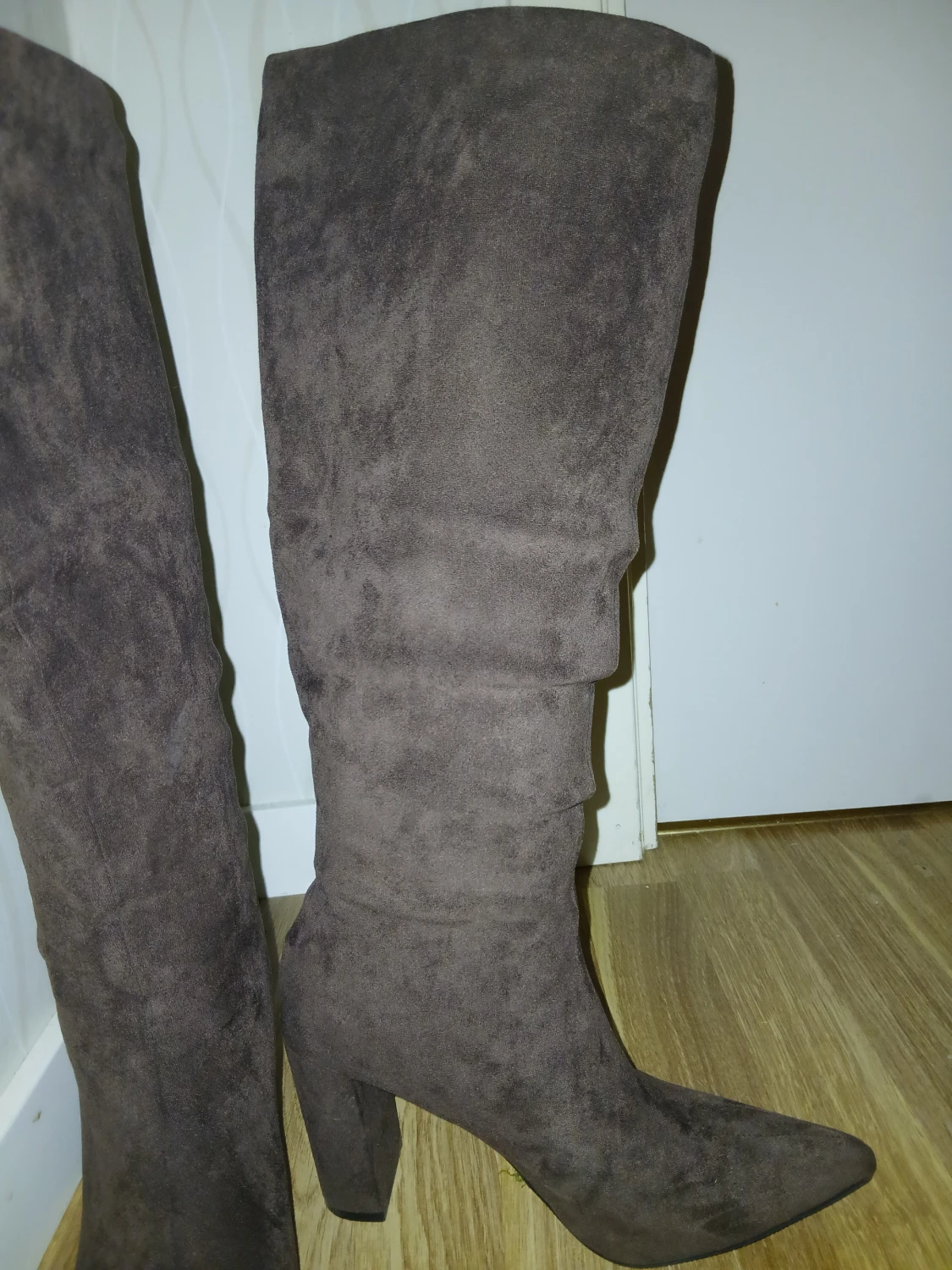 Bruna höga stövlar med klack - 1