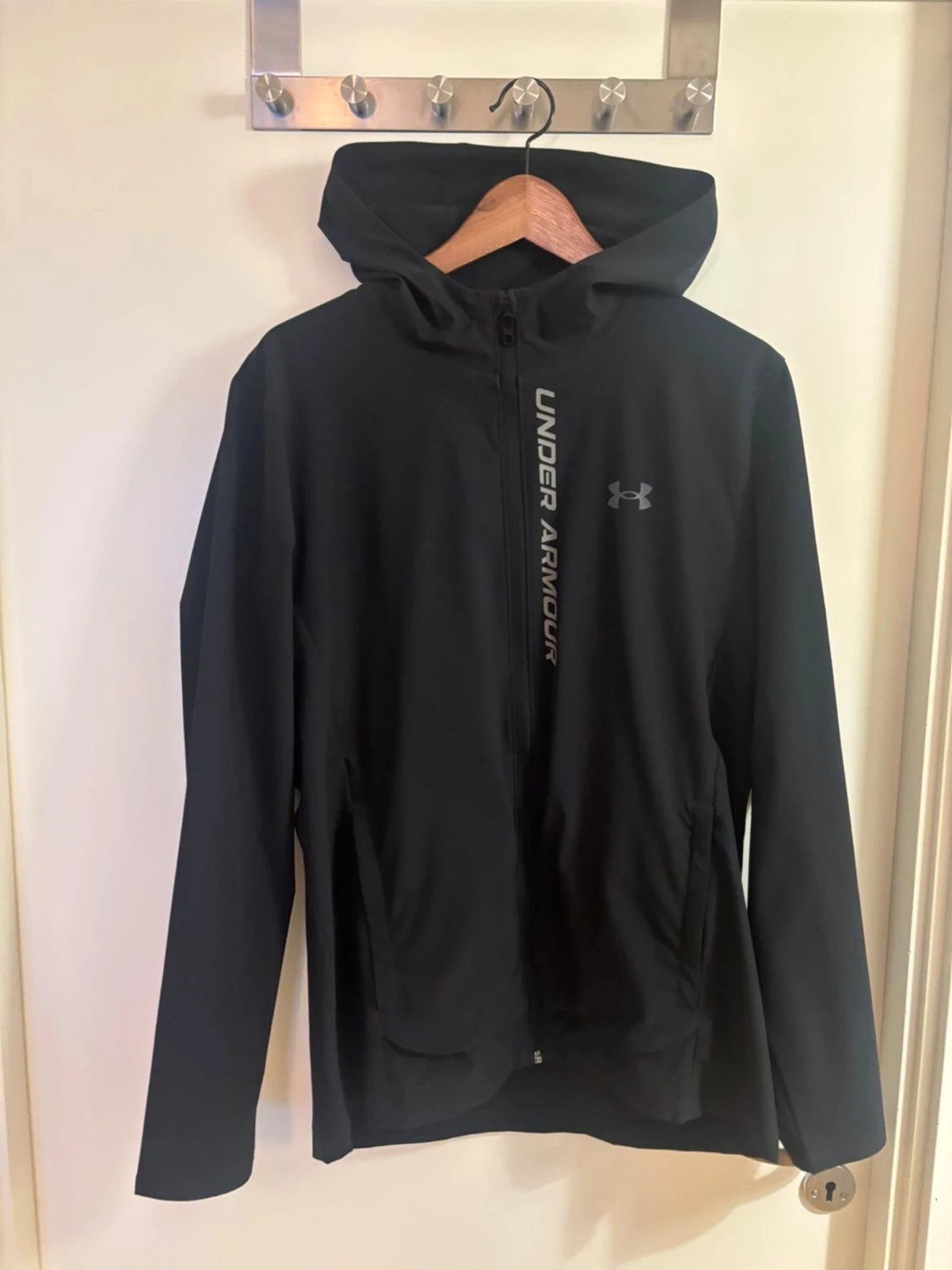 Svart vindjacka från Under Armour