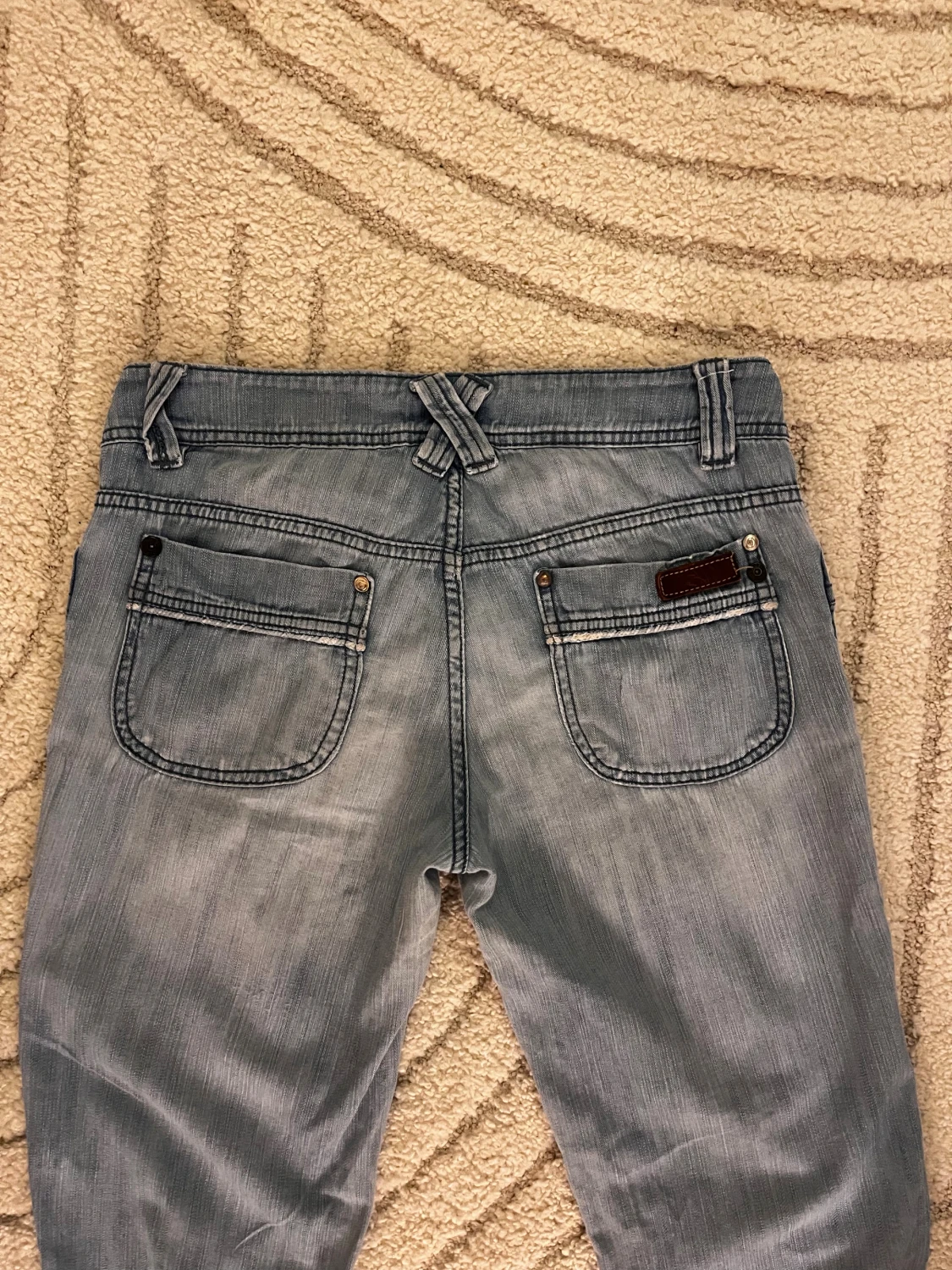 Bootcut jeans i ljusblå denim från Orsay - 3