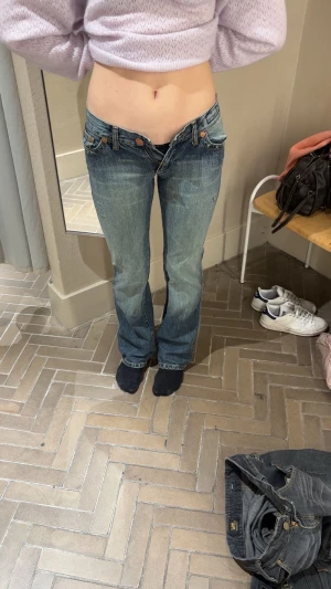 Lågmidjade bootcut jeans  - Lågmidjade bootcut jeans från G-LAGO. Säljer eftersom de tyvärr är försmå. Skriv gärna för mått eller liknande!💞