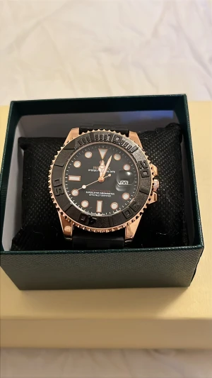 Klocka - Helt ny och oanvänd. Pris kan diskuteras! 