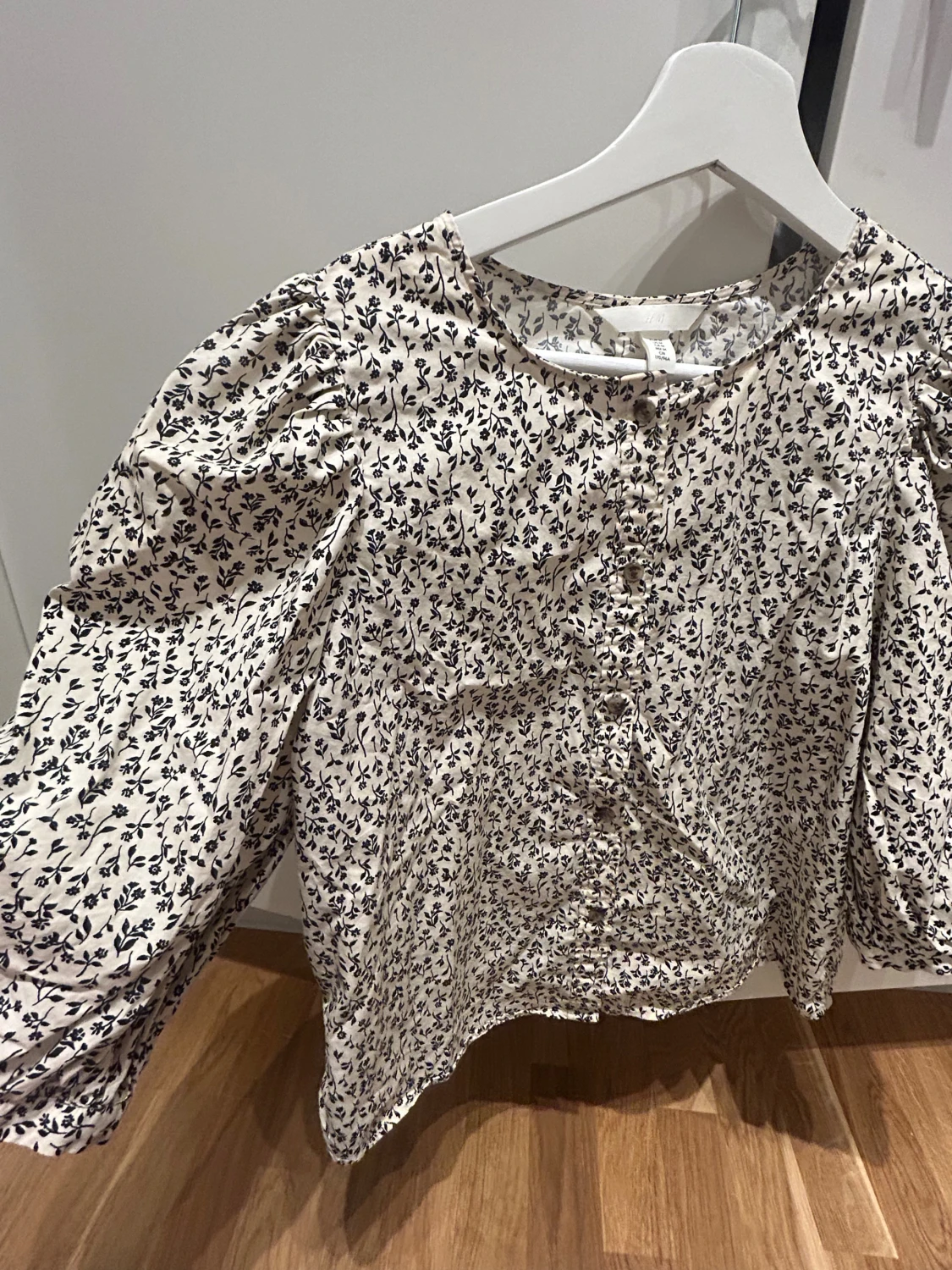 Blommig blus med puffärm från H&M - 2