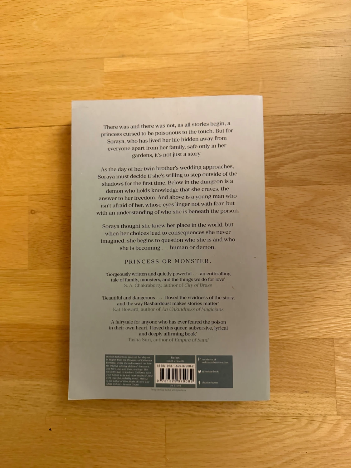 Girl, Serpent, Thorn by Melissa Bashardoust English - 1