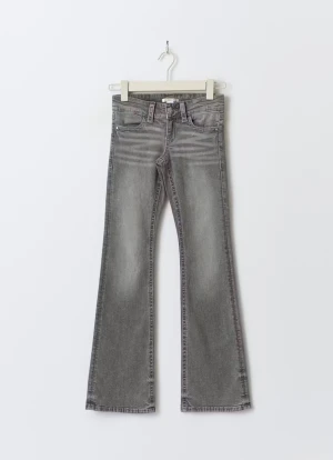 Grå bootcut jeans med fickdetaljer - Snygga gråa jeans från GinaYoung🩶Använda fåtal gånger så de är i bra skick! Jag är 176cm lång 