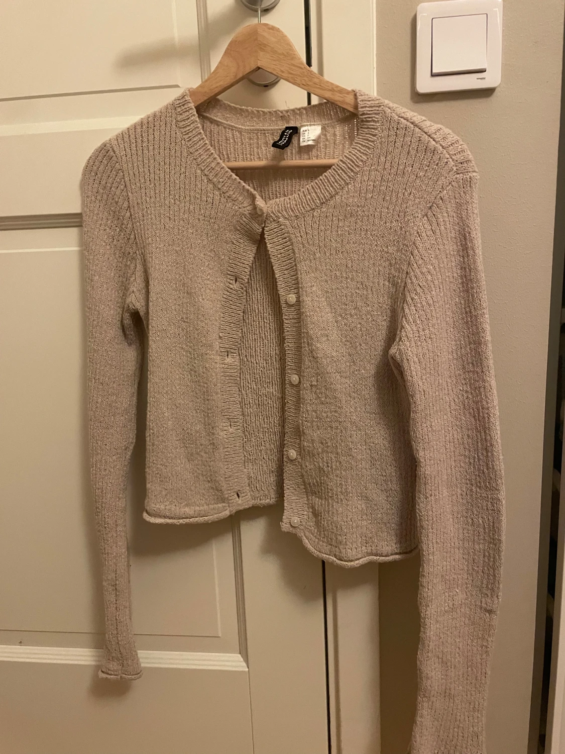 Beige stickad kofta från H&M - 2