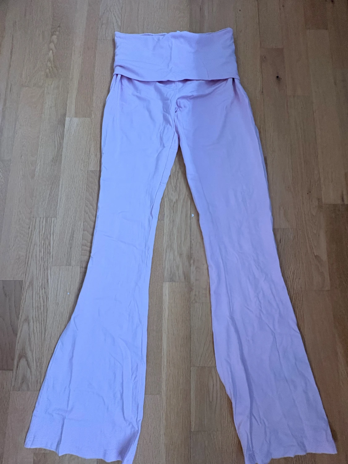 Ljusrosa bootcut byxor XS