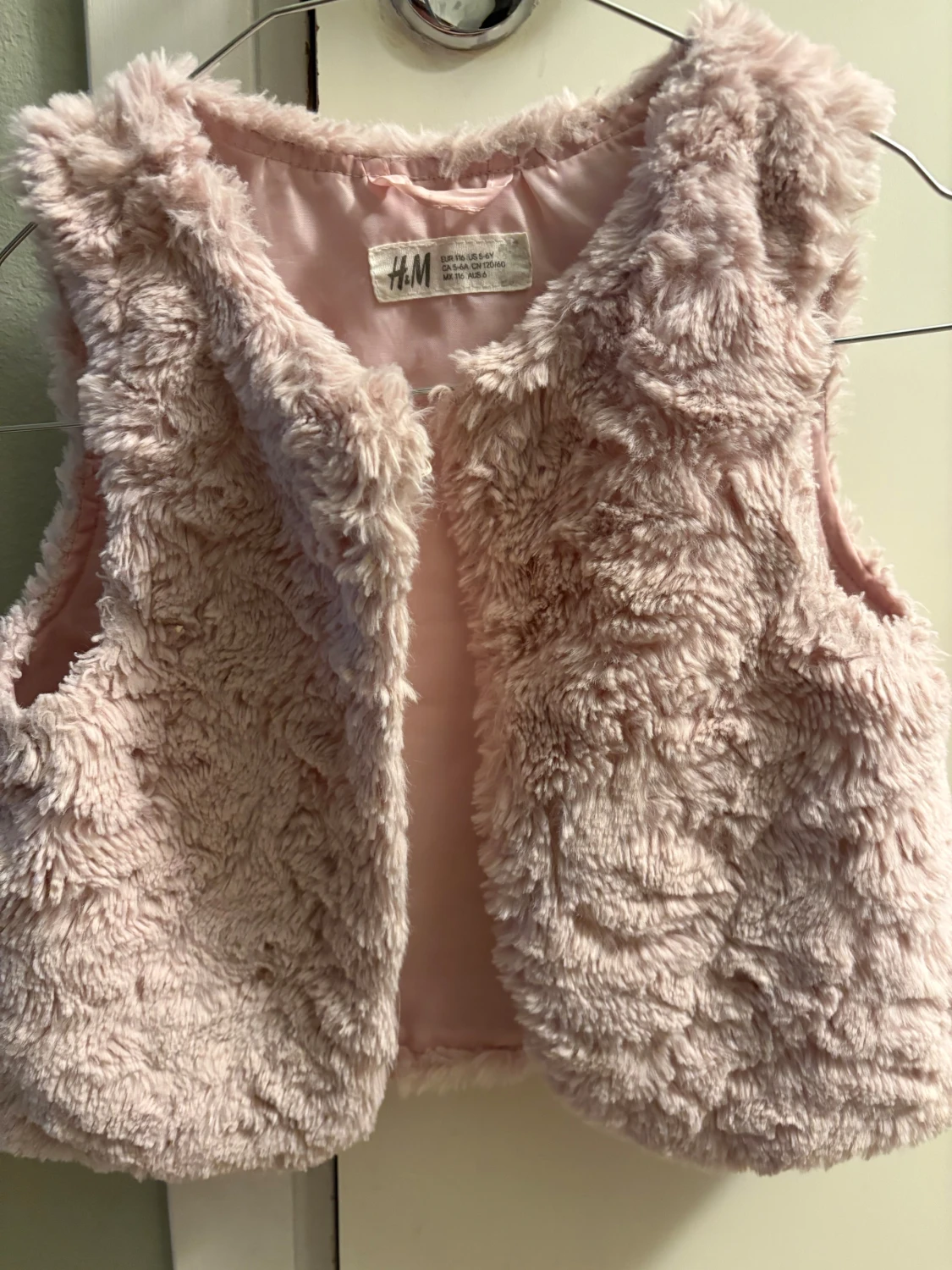Ljusrosa pälsväst från H&M