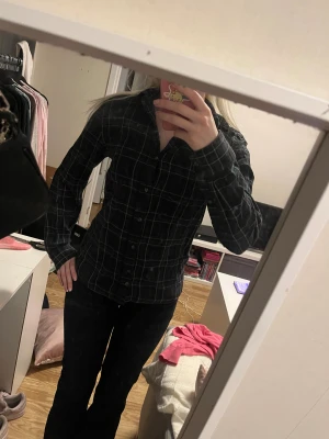 Skjorta - Kommer inte till användning. skriv om du undrsr något😊