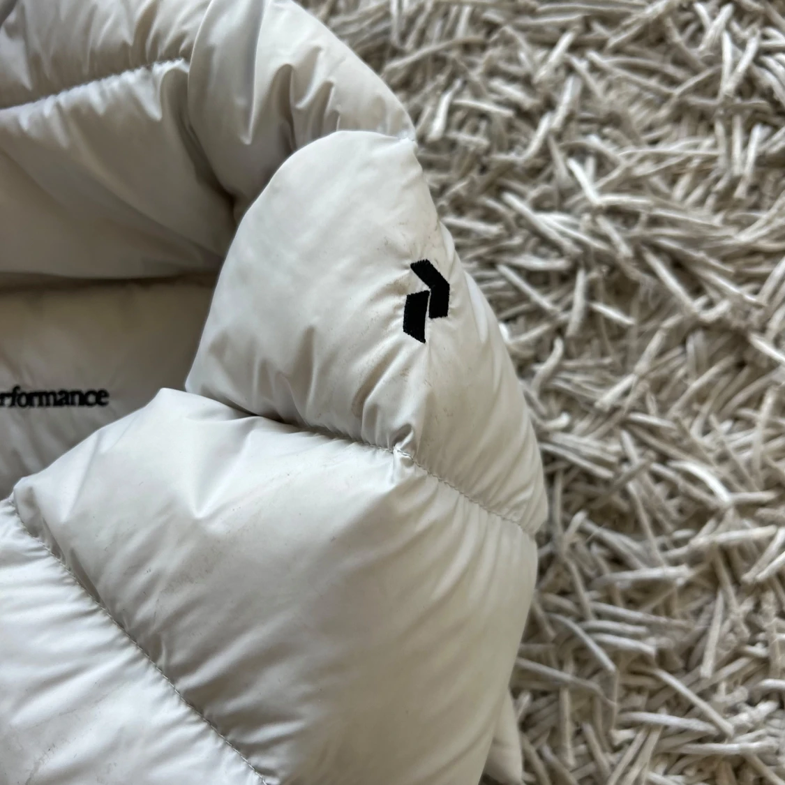 Krämvit dunjacka Peak Performance  - 3