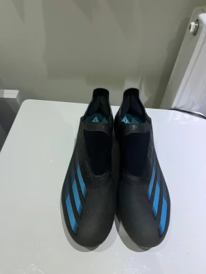Adidas X Elite Fg svart/blå - Svart/blå adidas X Elite Fg fotbollskor i storlek 42 2/3. En modell som inte finns att köpa längre. 