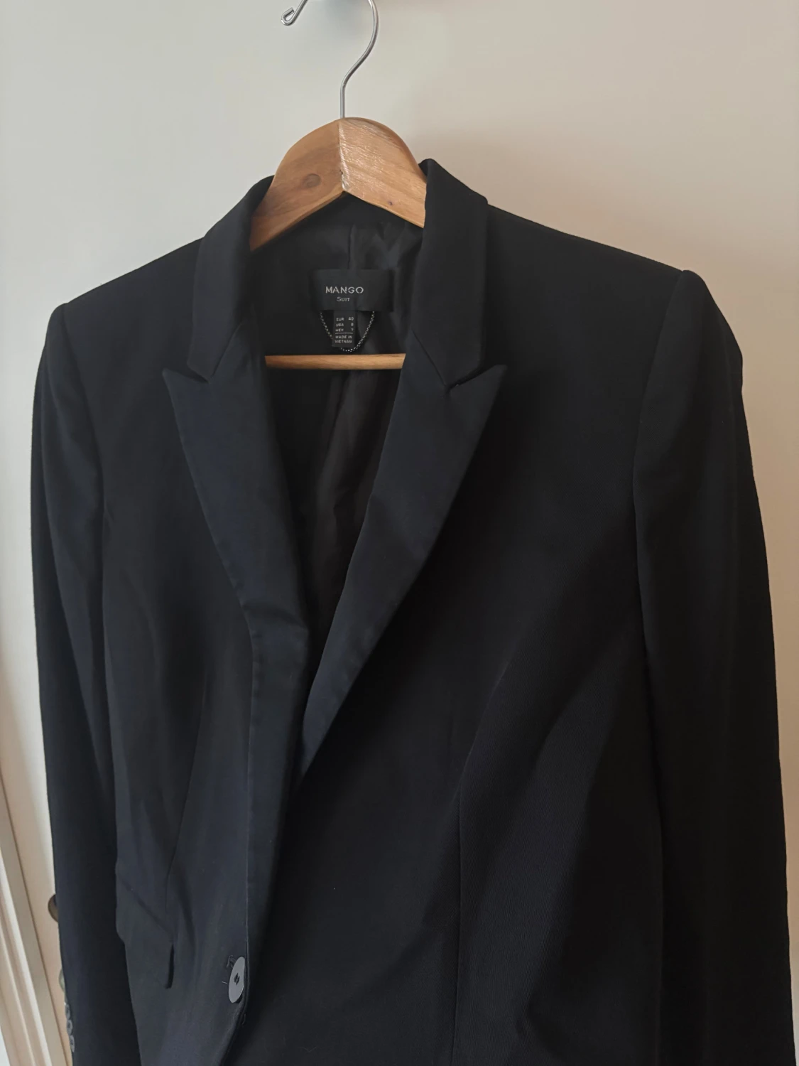 Svart kavaj från Mango Suit, stl 40 - 1