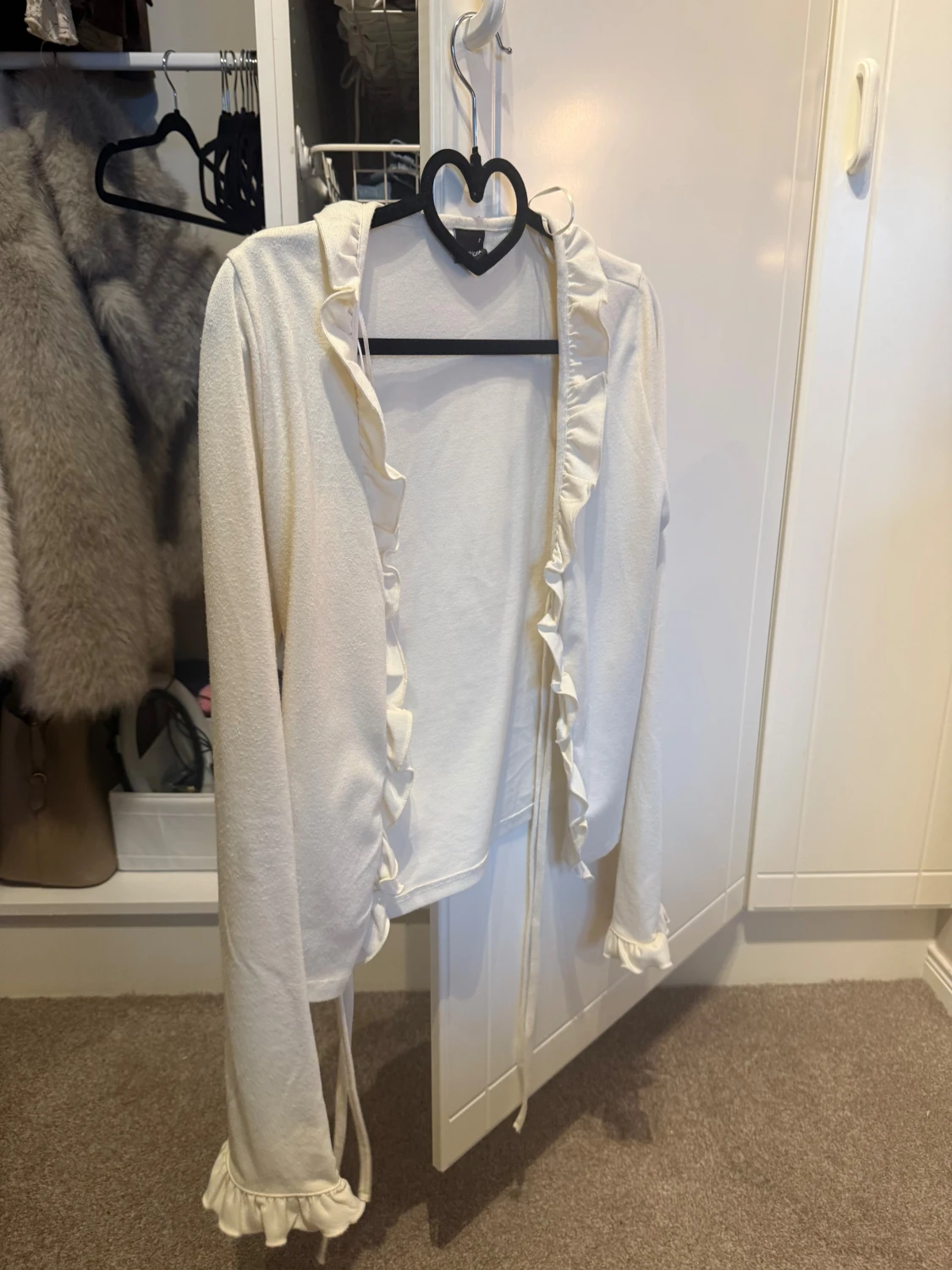 Vit omlottopp från Gina Tricot