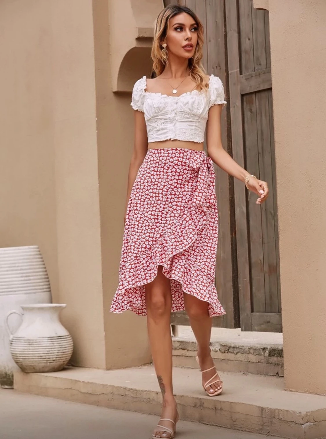 Röd blommig kjol  - 2